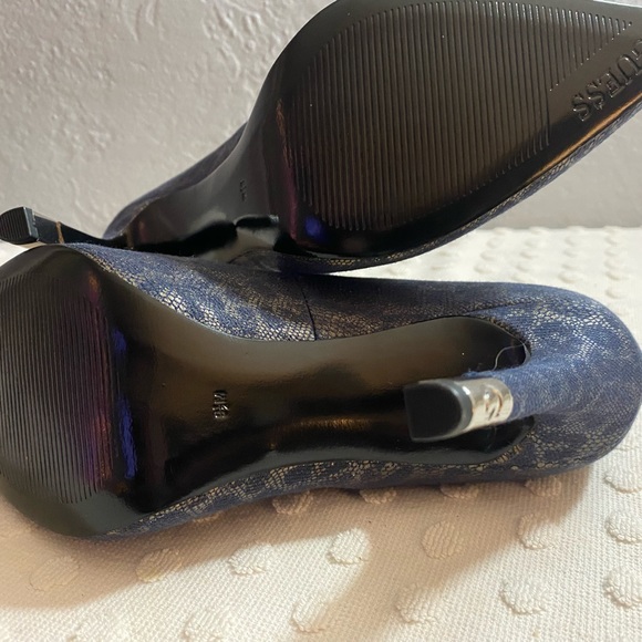 GUESS Blue Leopard Print Stilettos - Picture 7 of 16
